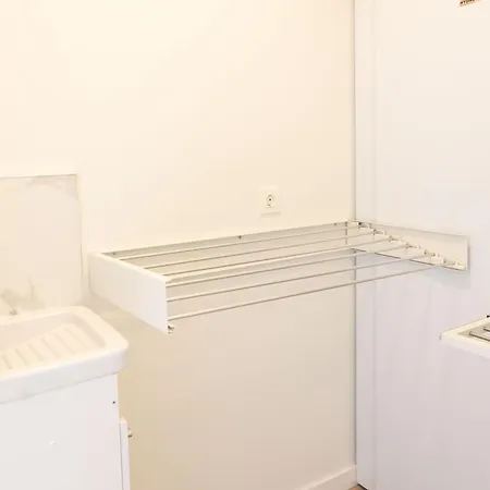 Apartment Rest *